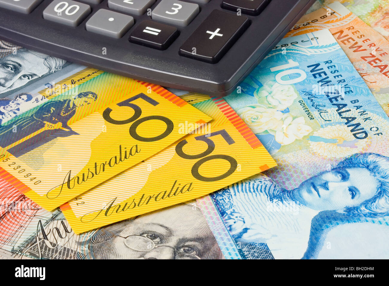 Australien und Neuseeland Währungspaar gebräuchlich im Devisenhandel mit Taschenrechner Stockfoto
