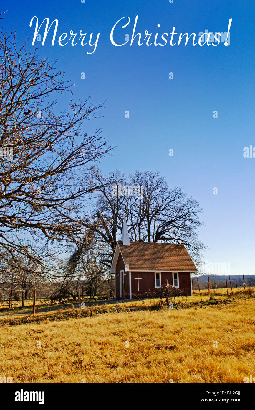 Eine kleine malerische noch charmante Kapelle ist eingebettet zwischen den Höfen und Ranchland und bietet eine Oase für Menschen in Not von Frieden. Stockfoto