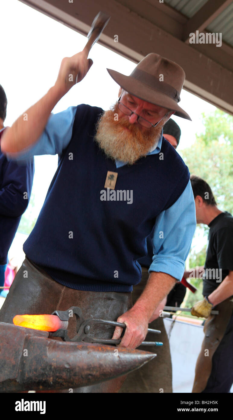 Traditionelle Schmied Metallarbeiter, Eltham, Australien Stockfoto