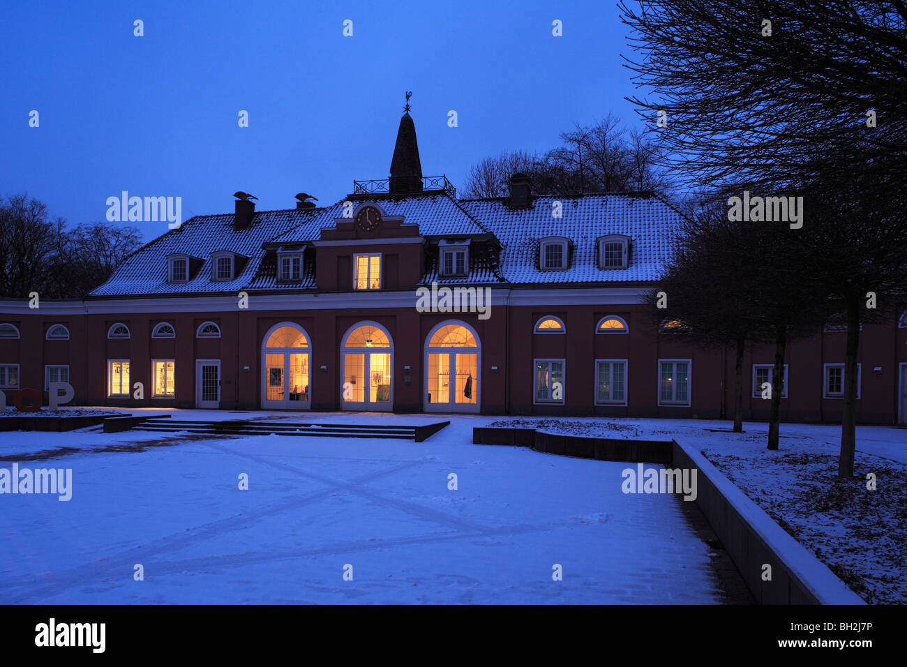 Route der Industriekultur, werden am Verschneiten Schloss Oberhausen Mit der Ludwig Galerie, Kleines Schloss Mit Ehrenhof, Ruhrgebiet, Niederrh Stockfoto
