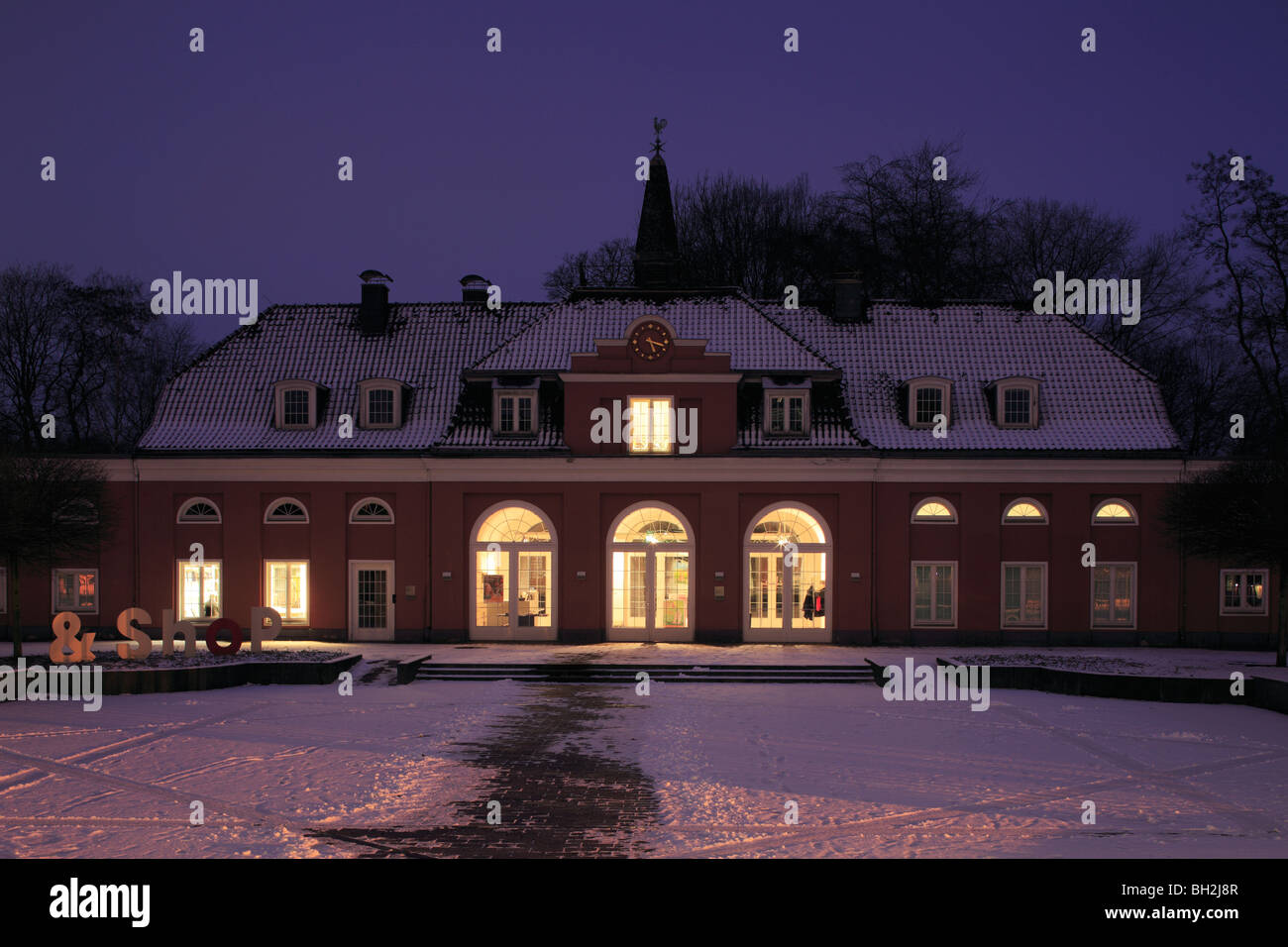 Route der Industriekultur, werden am Verschneiten Schloss Oberhausen Mit der Ludwig Galerie, Kleines Schloss Mit Ehrenhof, Ruhrgebiet, Niederrh Stockfoto