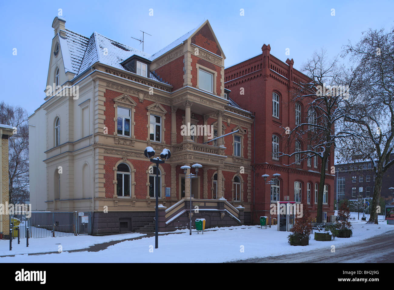 Route der Industriekultur, Altes Rathaus Sterkrade, Winterlich Verschneit, Oberhausen-Sterkrade, Ruhrgebiet, Niederrhein, Nordrhein-Westfalen Stockfoto
