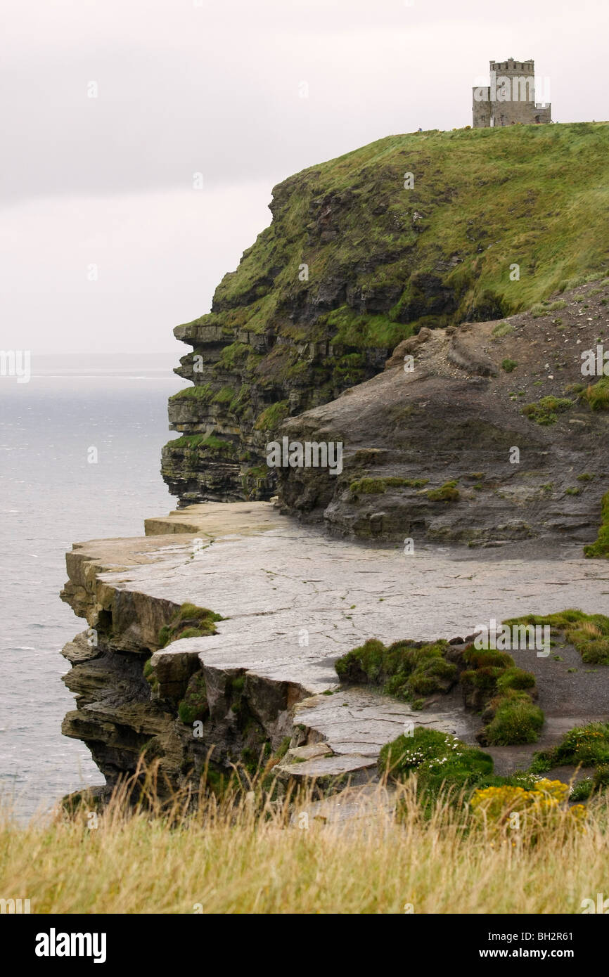 O'Briens Tower auf den Klippen von Moher, County Clare, Eiire. Stockfoto