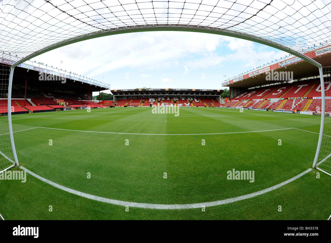 Blick ins Innere Ashton Gate Stadium, Bristol. Haus von Bristol City Football Club Stockfoto