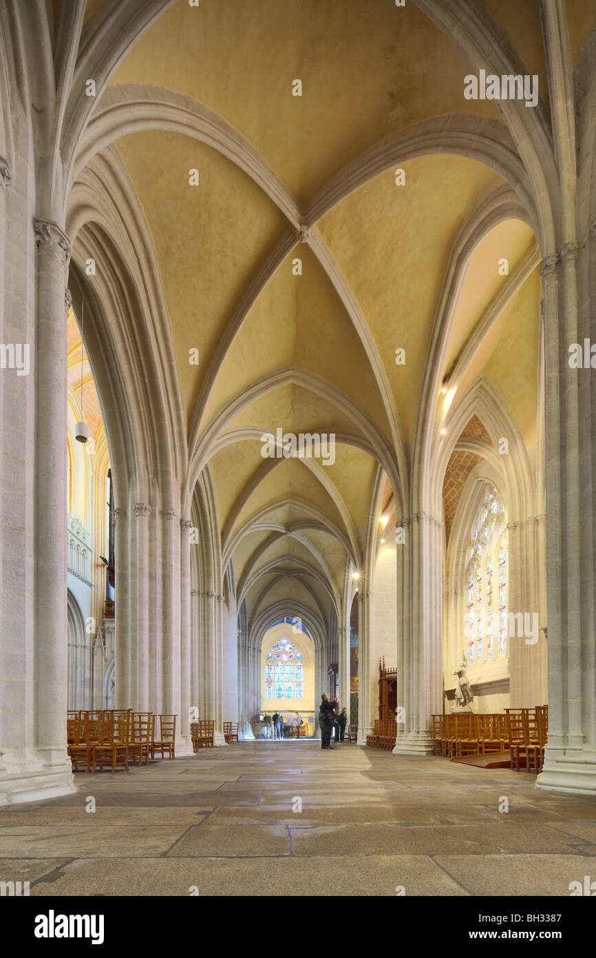 Innenraum der Kathedrale Saint-Corentin, Stadt Quimper, Handelsverträge des Finistere, Bretagne, Frankreich Stockfoto