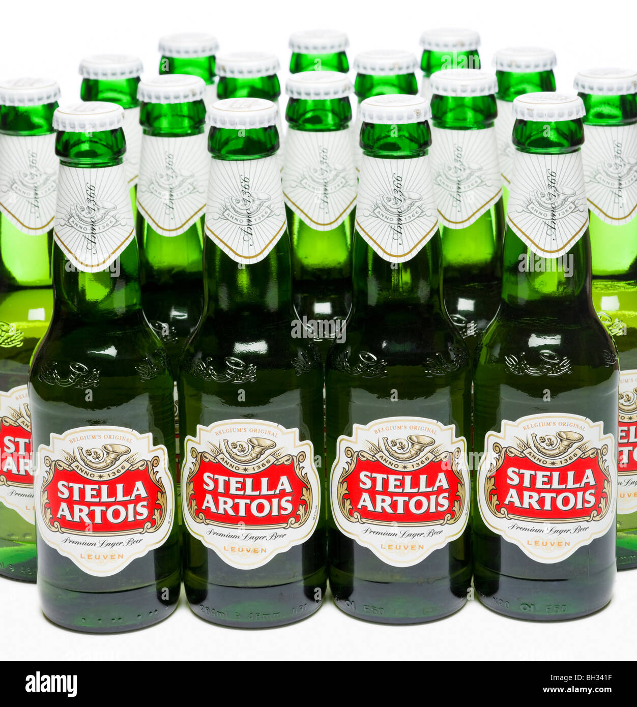 Reihen von Stella Artois Flaschen Stockfoto