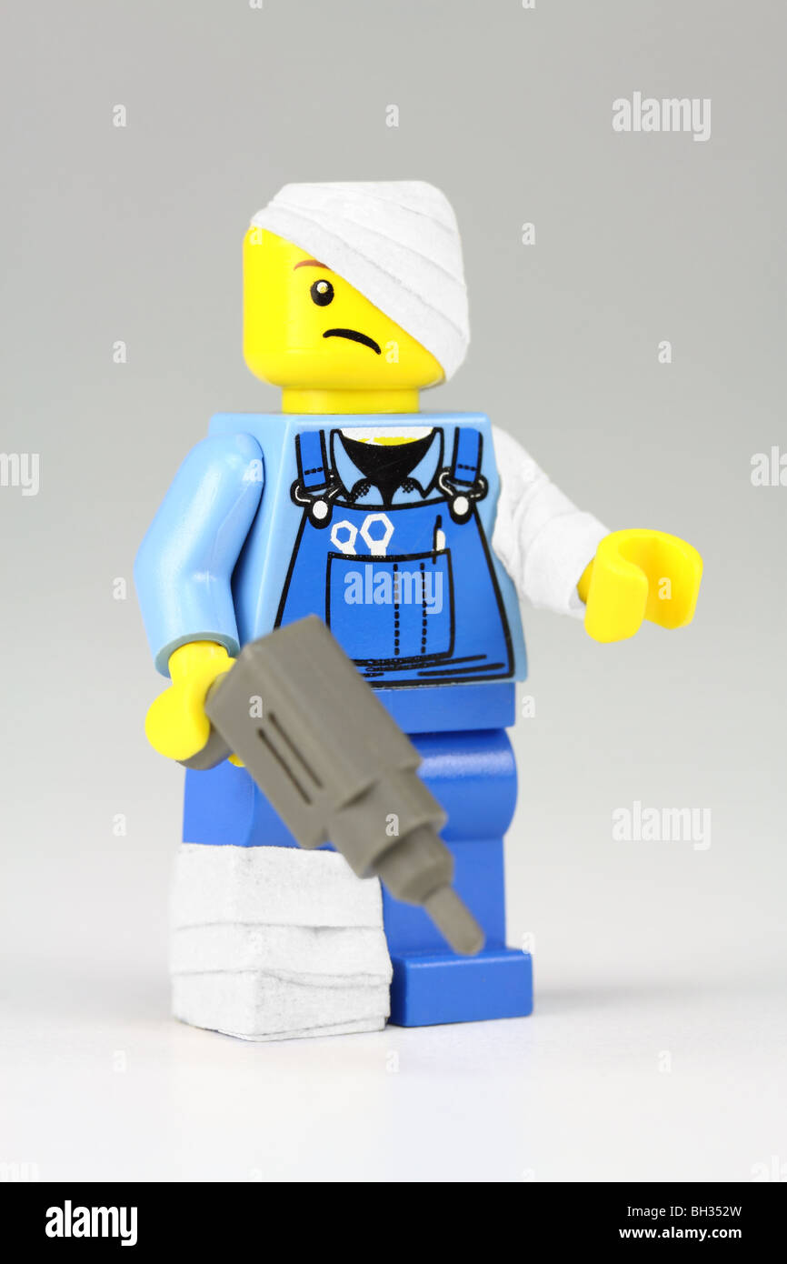 Verletzten DIY Lego-Enthusiasten oder Handwerker mit Bohrer Stockfoto