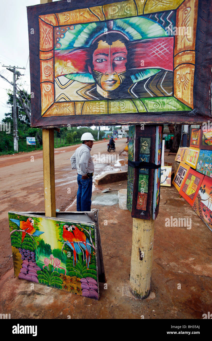 Bilder auf dem Display, am Straßenrand Galerie, Las Galeras, Halbinsel Samana, Dominikanische Republik Stockfoto