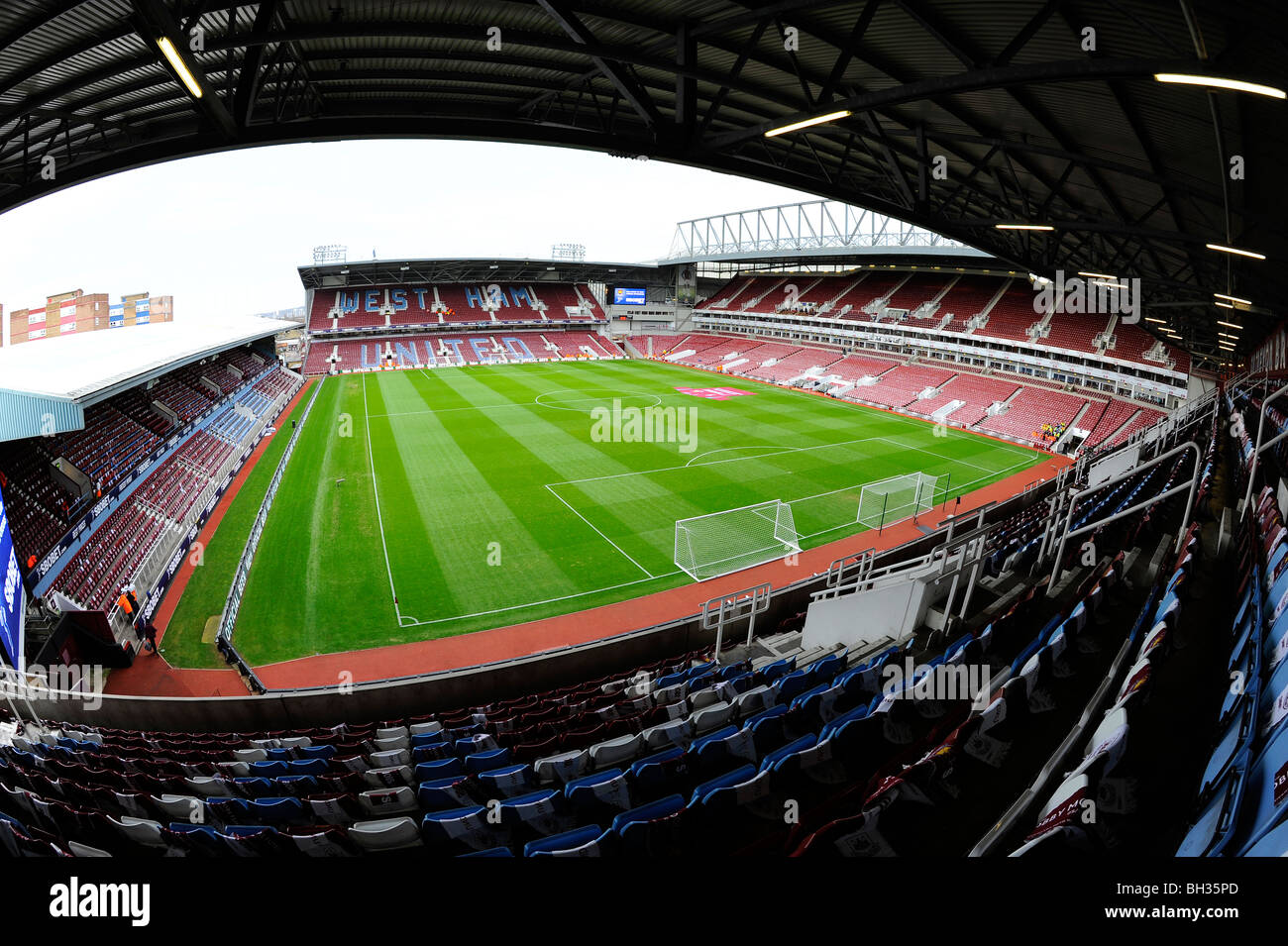 Innenansicht der Boleyn Ground Stadium (auch bekannt als Upton Park), London. Heimat des West Ham United Football Club Stockfoto