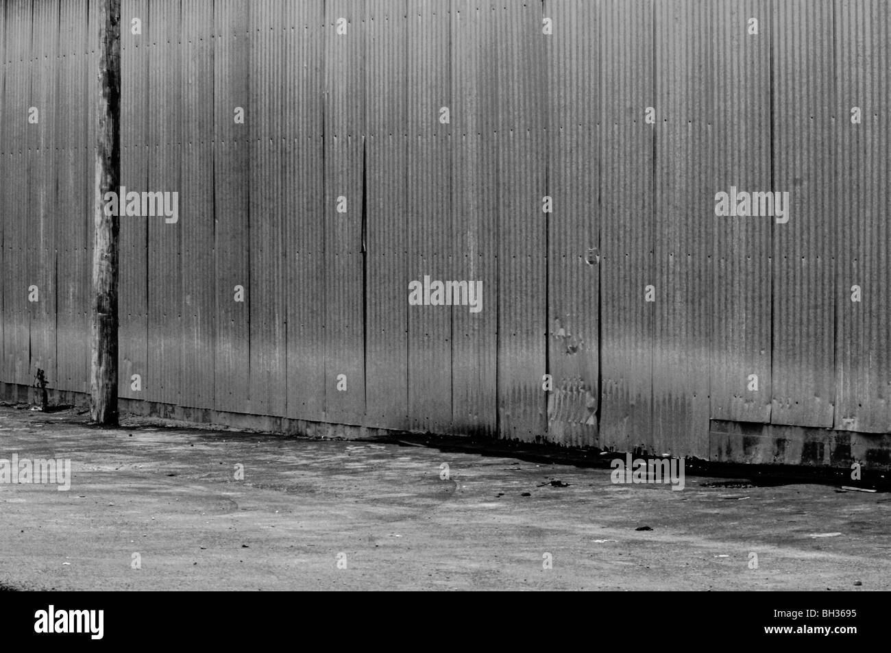 Detailaufnahmen der ländlichen Mitte Amerika gehören, Zapfsäulen, Tankstellen, Metall Anschlussgleise und bildende Kunst Kompositionen aus den 50er Jahren Ära Stockfoto