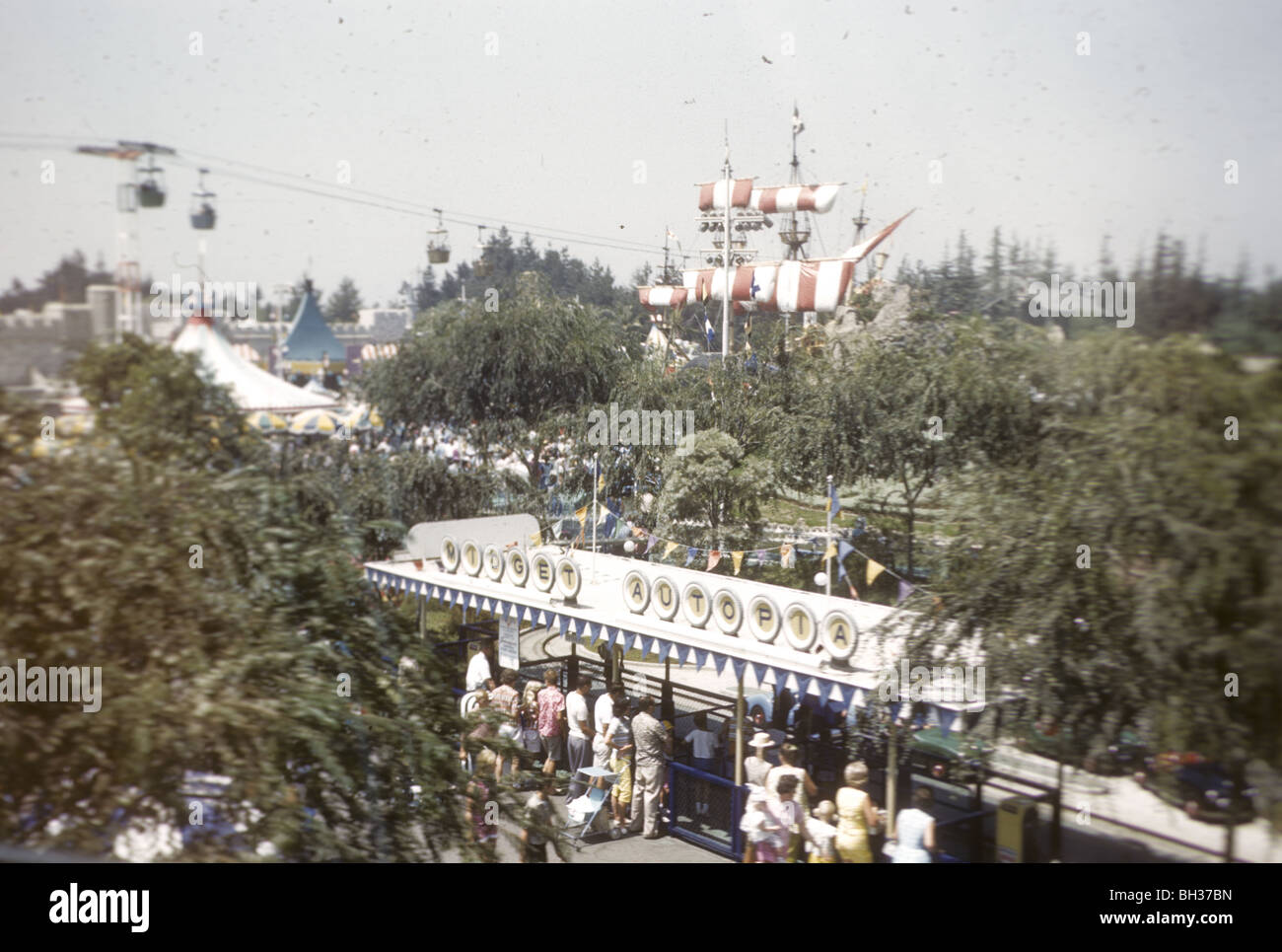 Midget Autopia Fahrt. Disneyland Urlaub Kodachromes von 1962. Stockfoto