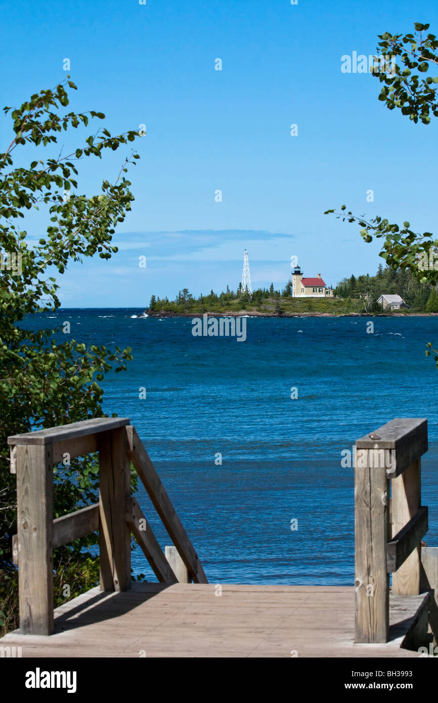 Lighthouse Copper Harbor Upper Peninsula Lake Superior in Michigan USA US Great Lakes über dem Kopf von oben sehr hochauflösende vertikale Hochauflösung Stockfoto
