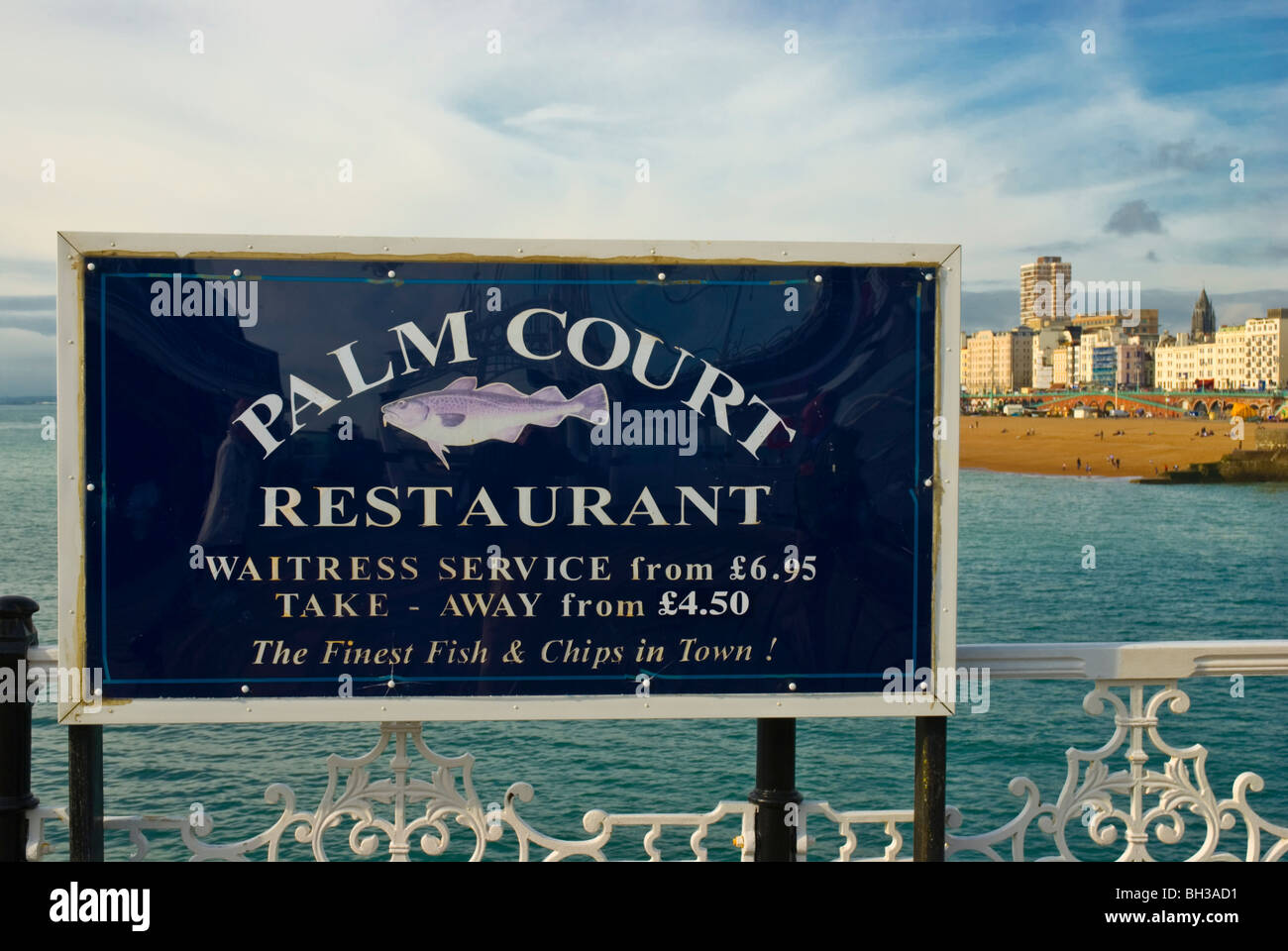 Restaurant Zeichen Pier von Brighton Brighton England UK Mitteleuropa Stockfoto