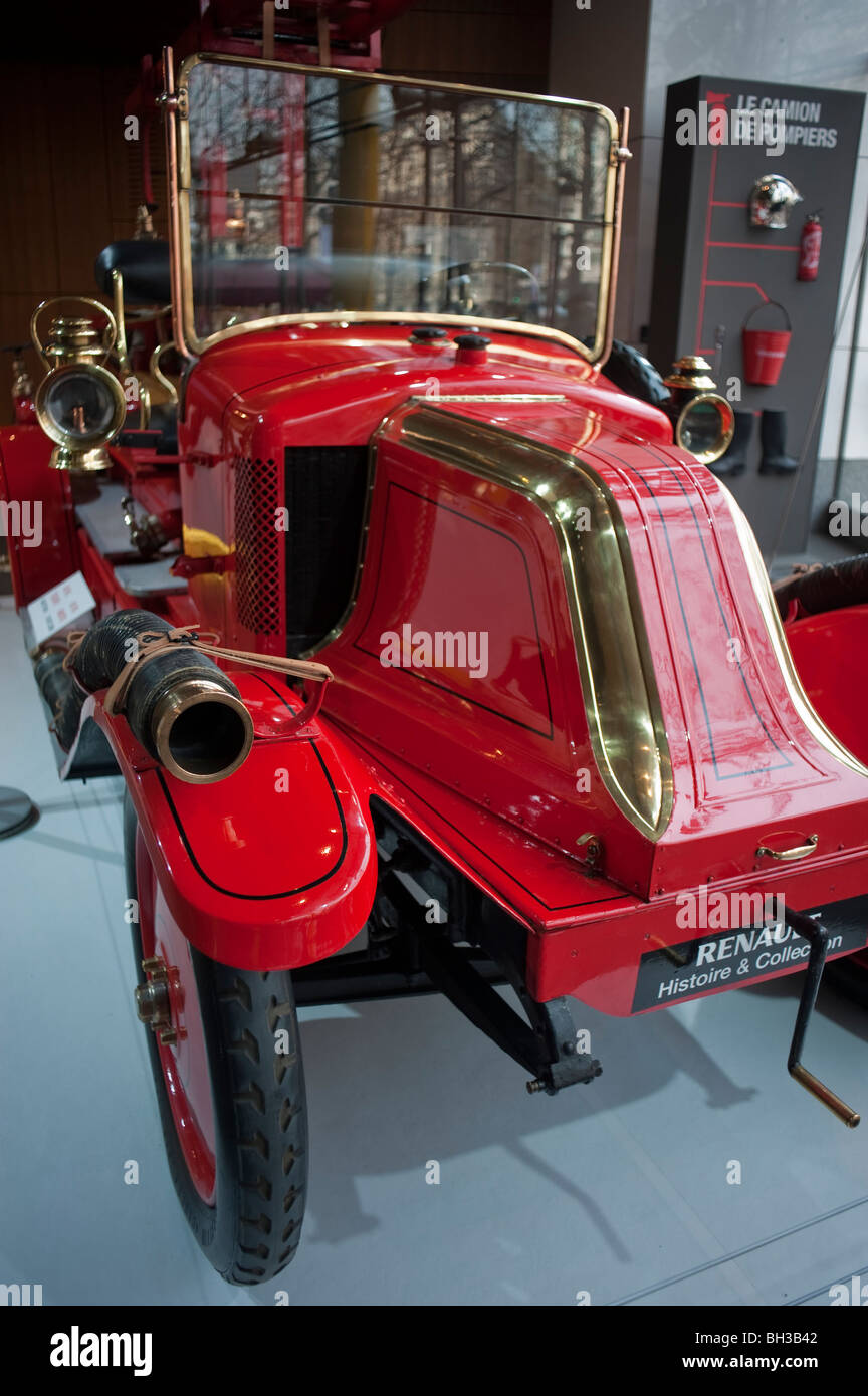 Paris, Frankreich, Old Delivery Truck im Renault Company Showroom, Classical Cars Collection, Nostalgic Stockfoto
