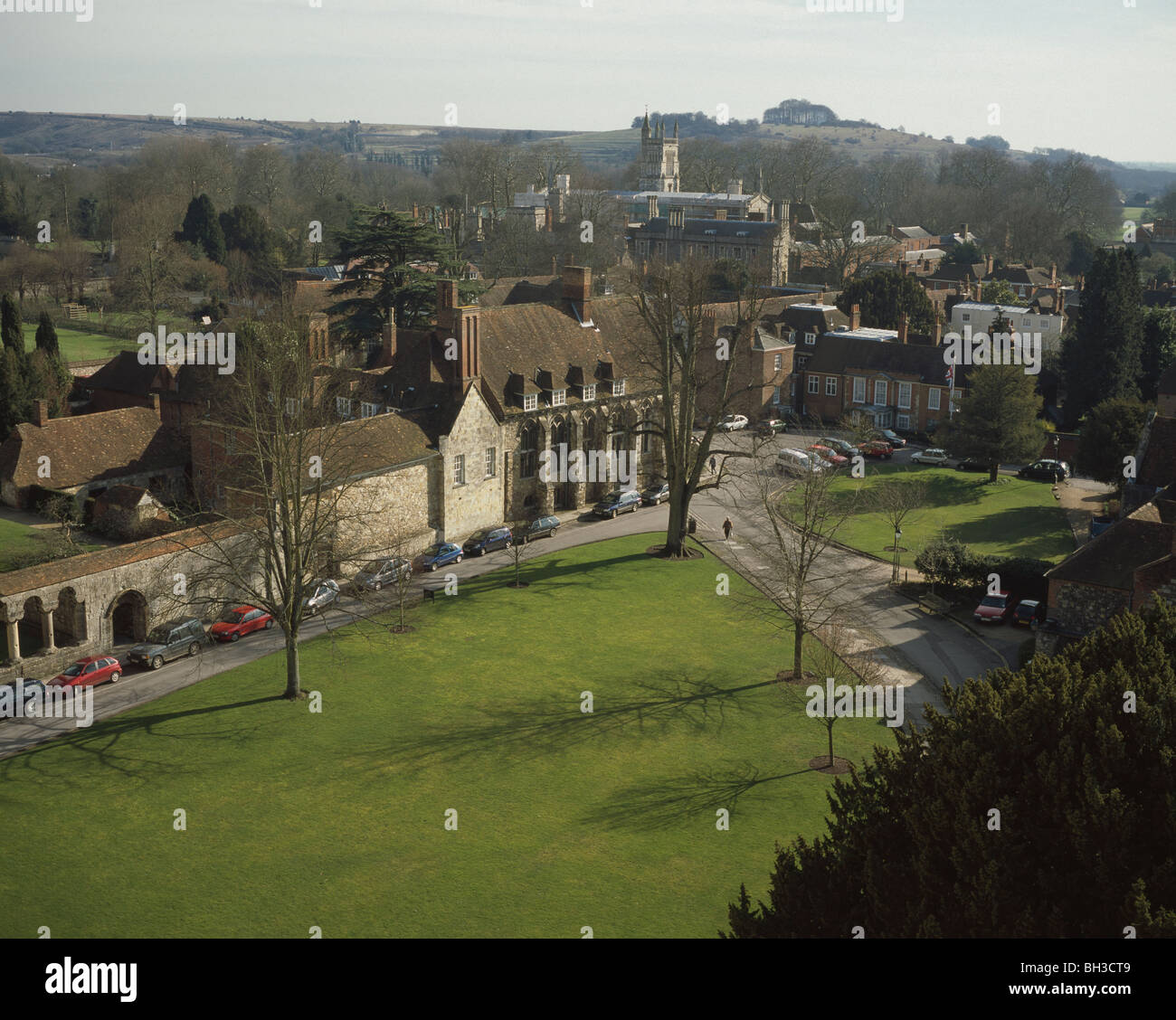 Kathedrale von Winchester, Hampshire, England. Blick auf die innere enge vom Turm Stockfoto