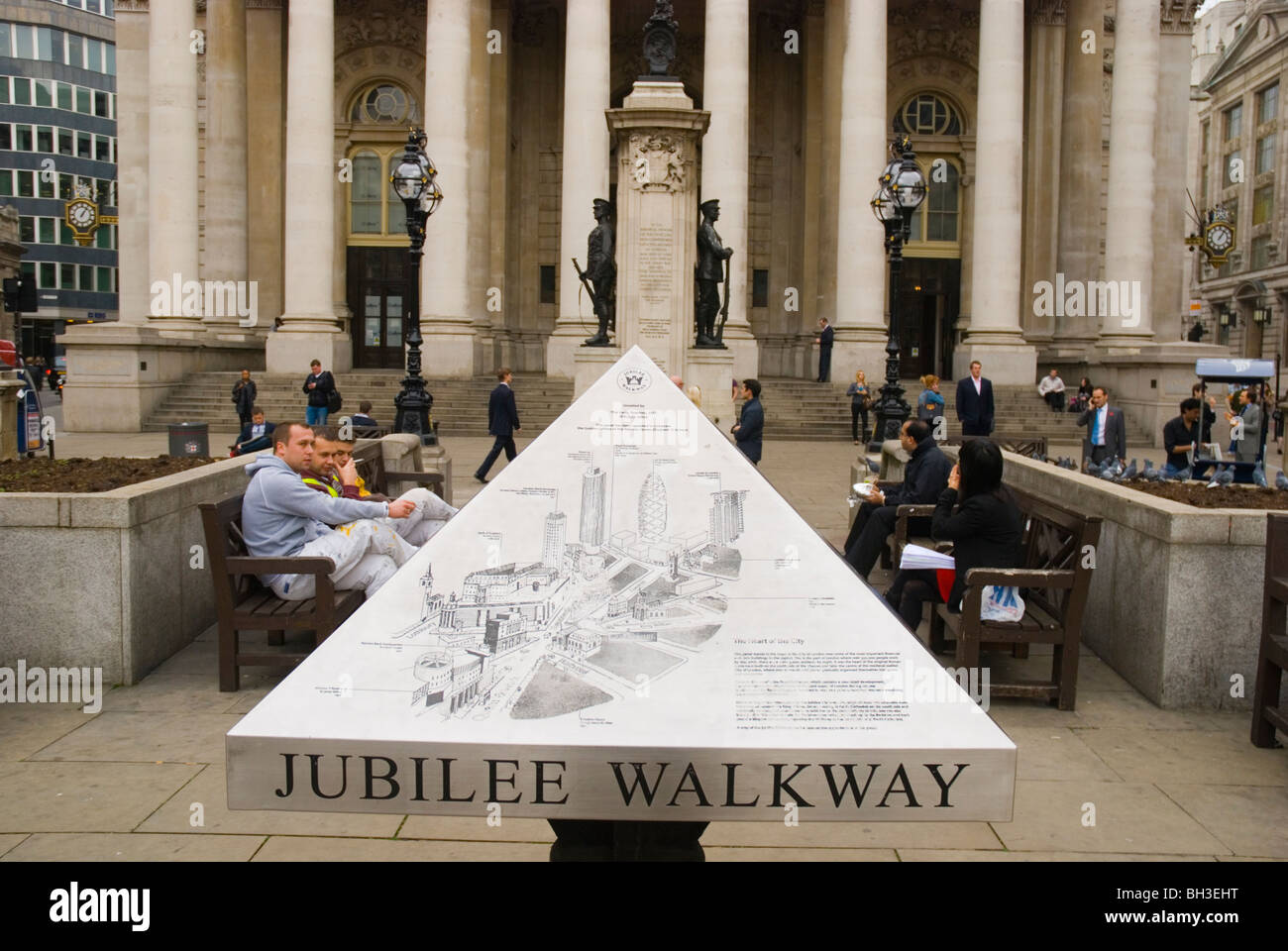 Platz vor Royal Exchange Stadt von London England UK Europe Stockfoto