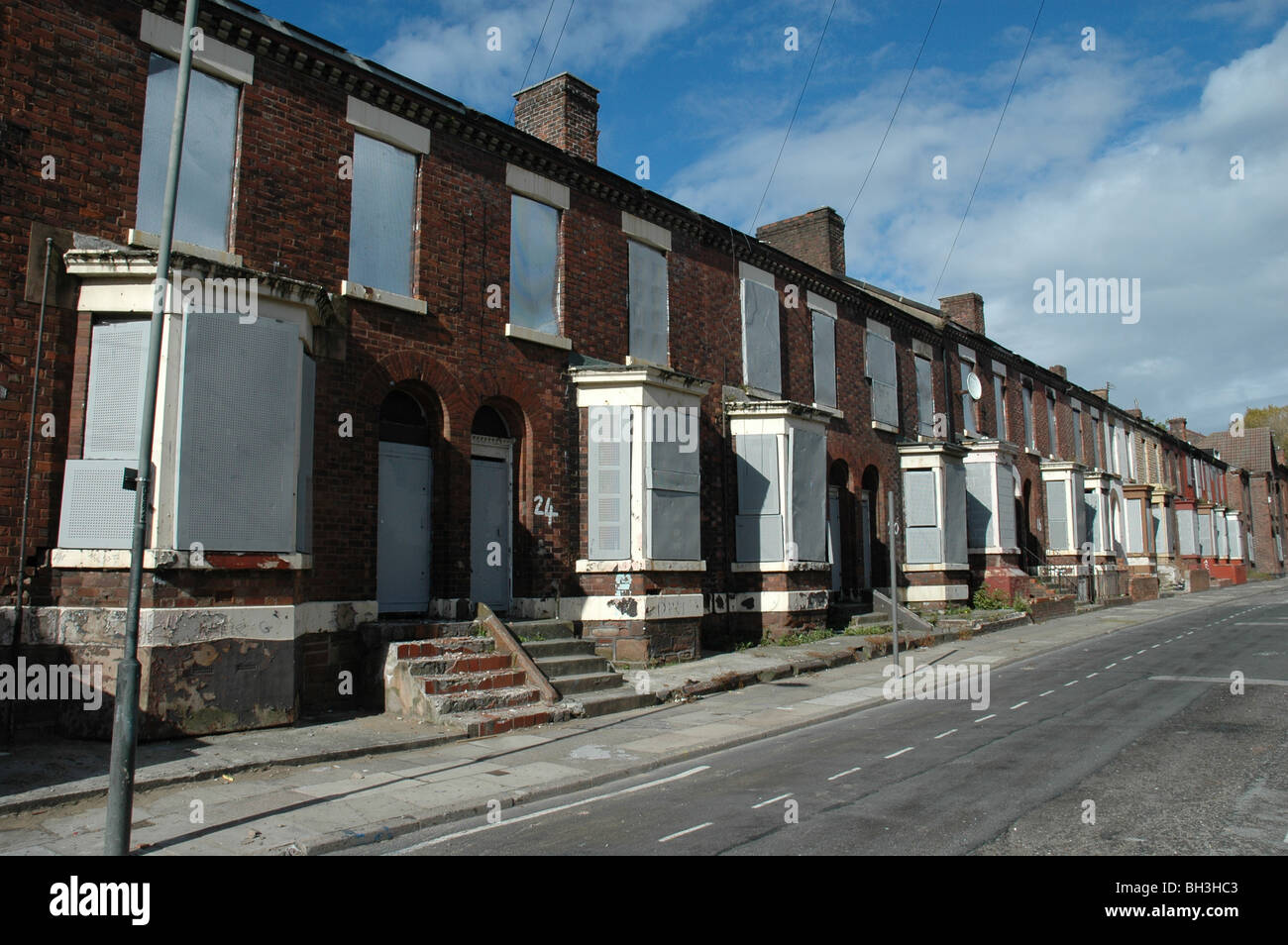 Verlassene Häuser in Anfield Road, in der Nähe der Fußballplatz des FC Liverpool zunichte gemacht durch Planungsentscheidungen. Liverpool, Merseyside, UK Stockfoto