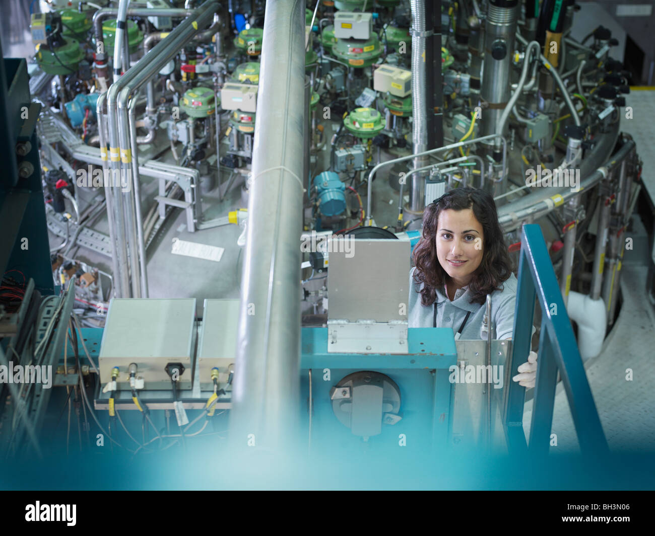 Weibliche Fusion Reaktor Wissenschaftler Stockfoto