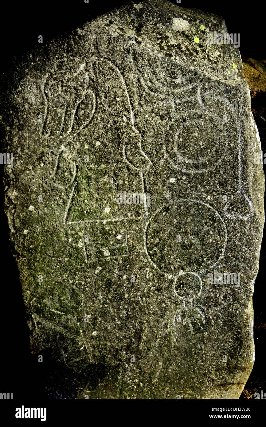 Pictish Symbole auf Stein auf Rhynie Kirkyard geschnitzt. Stockfoto