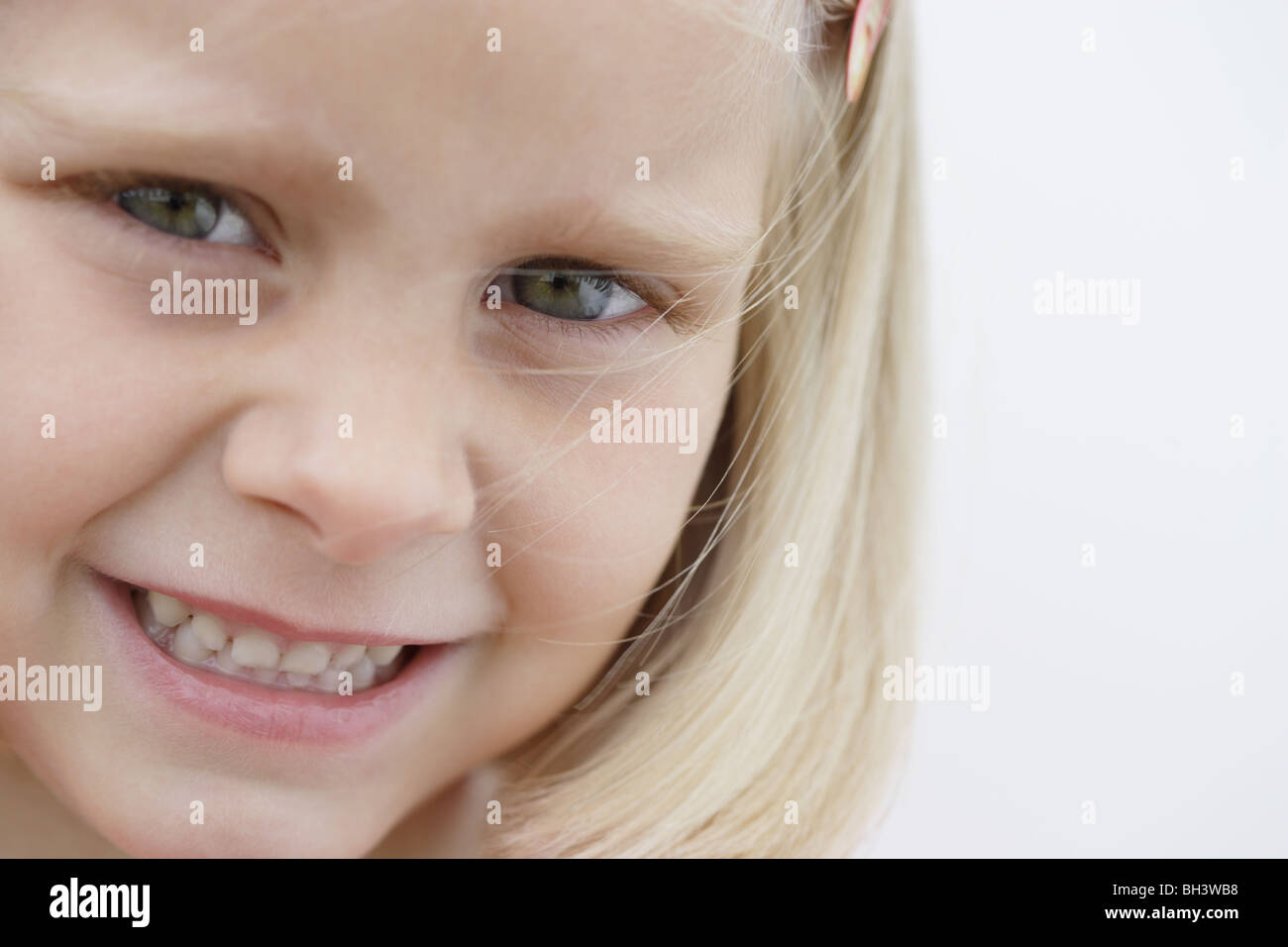 Nahaufnahme eines jungen Mädchens, Lächeln Stockfoto