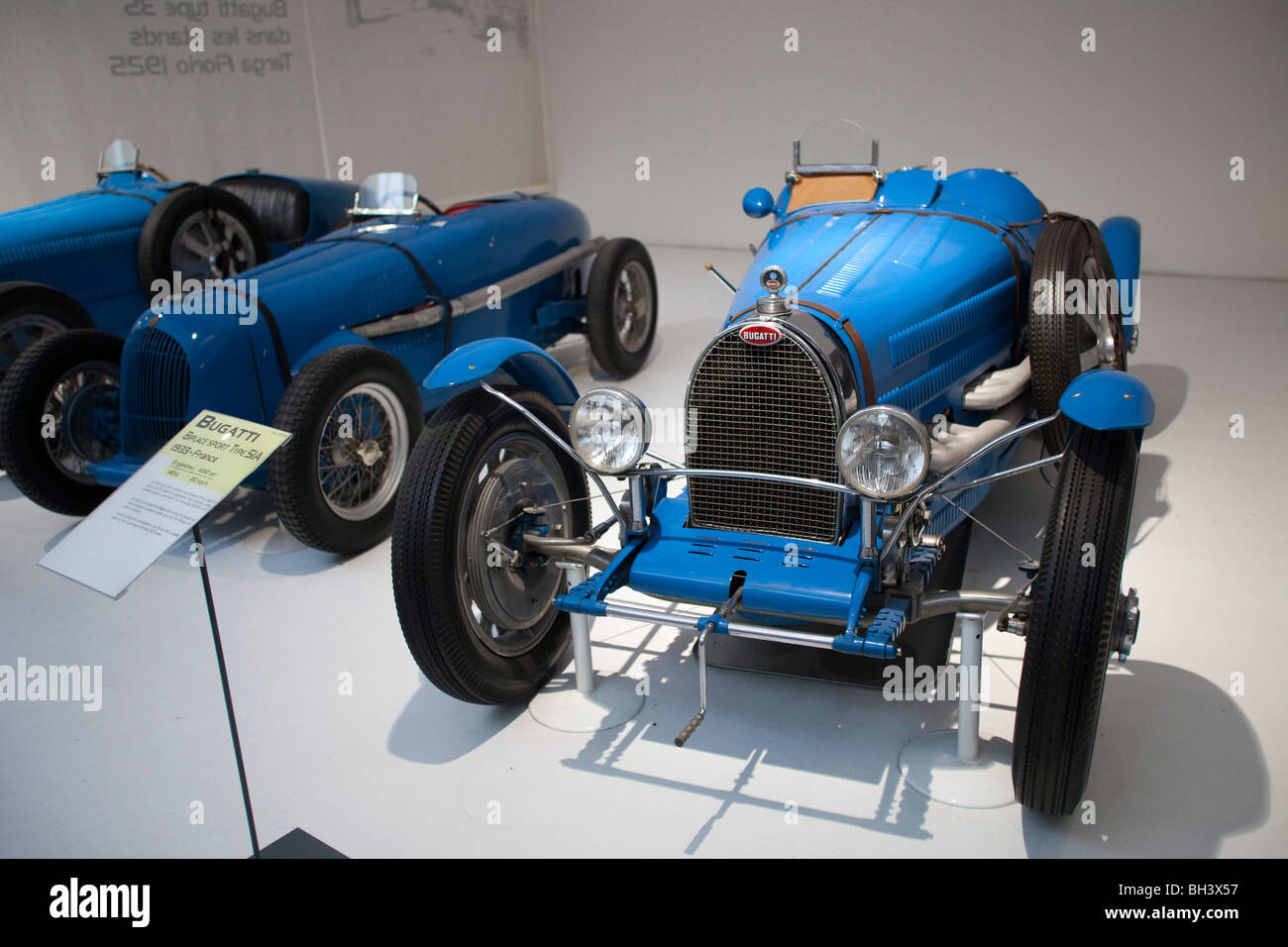 Blauer Rennwagen Bugatti Typ 35 bei Schlumpfs Motor Museum Mulhouse Frankreich horizontale Stockfoto