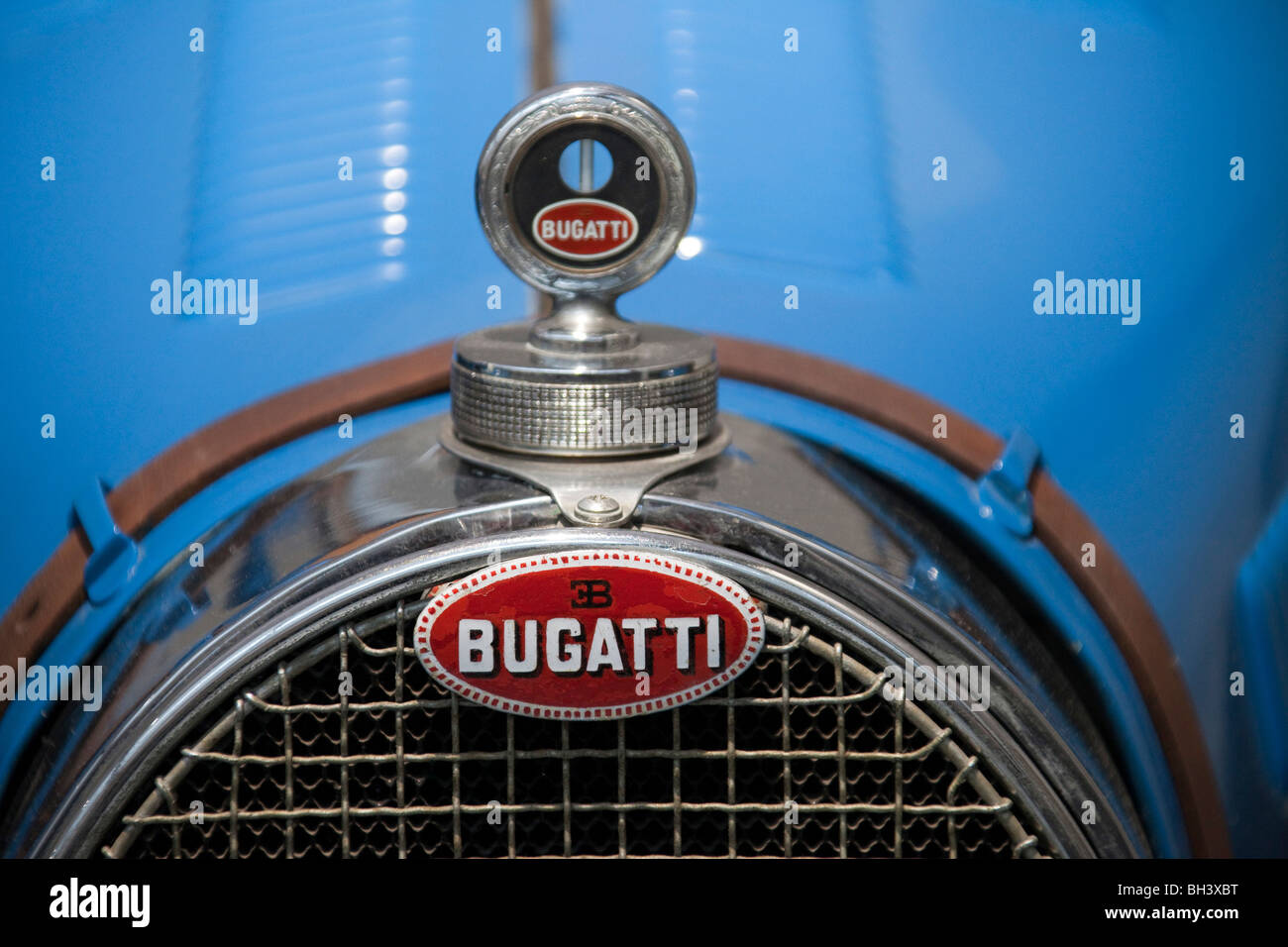 Blue Racing bugatti Motorhaube Bugatti Typ 35 bei Schlumpfs Motor Museum Mulhouse Frankreich Horizontal Stockfoto