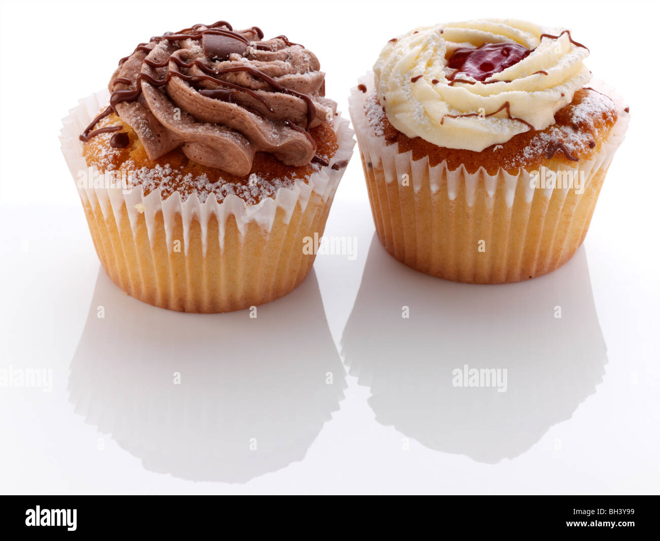Muffins auf einem weißen Hintergrund Stockfoto