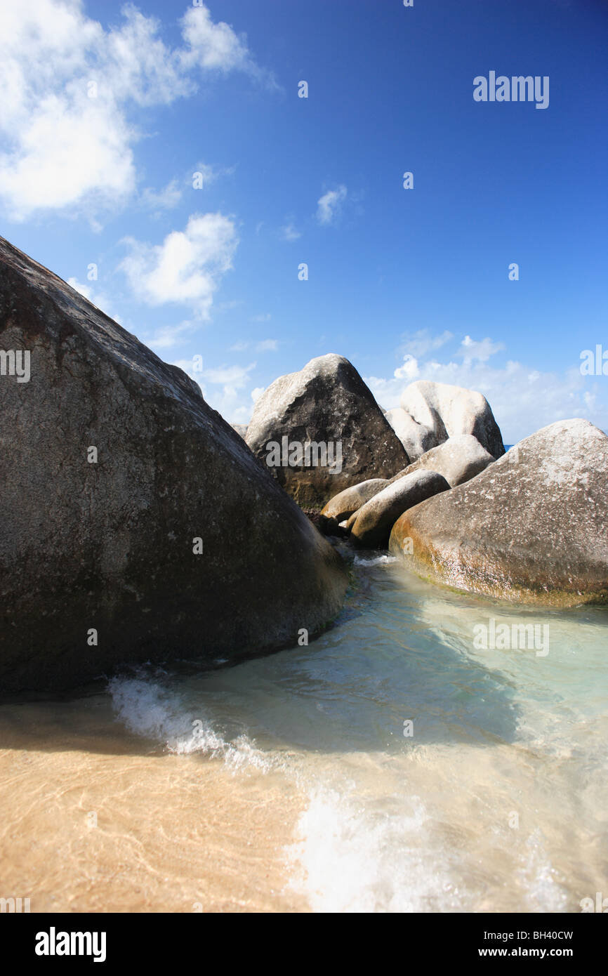 Tropischen Strand und Felsen, des Teufels Bay, Virgin Gorda, Britische Jungferninseln, Karibik Stockfoto