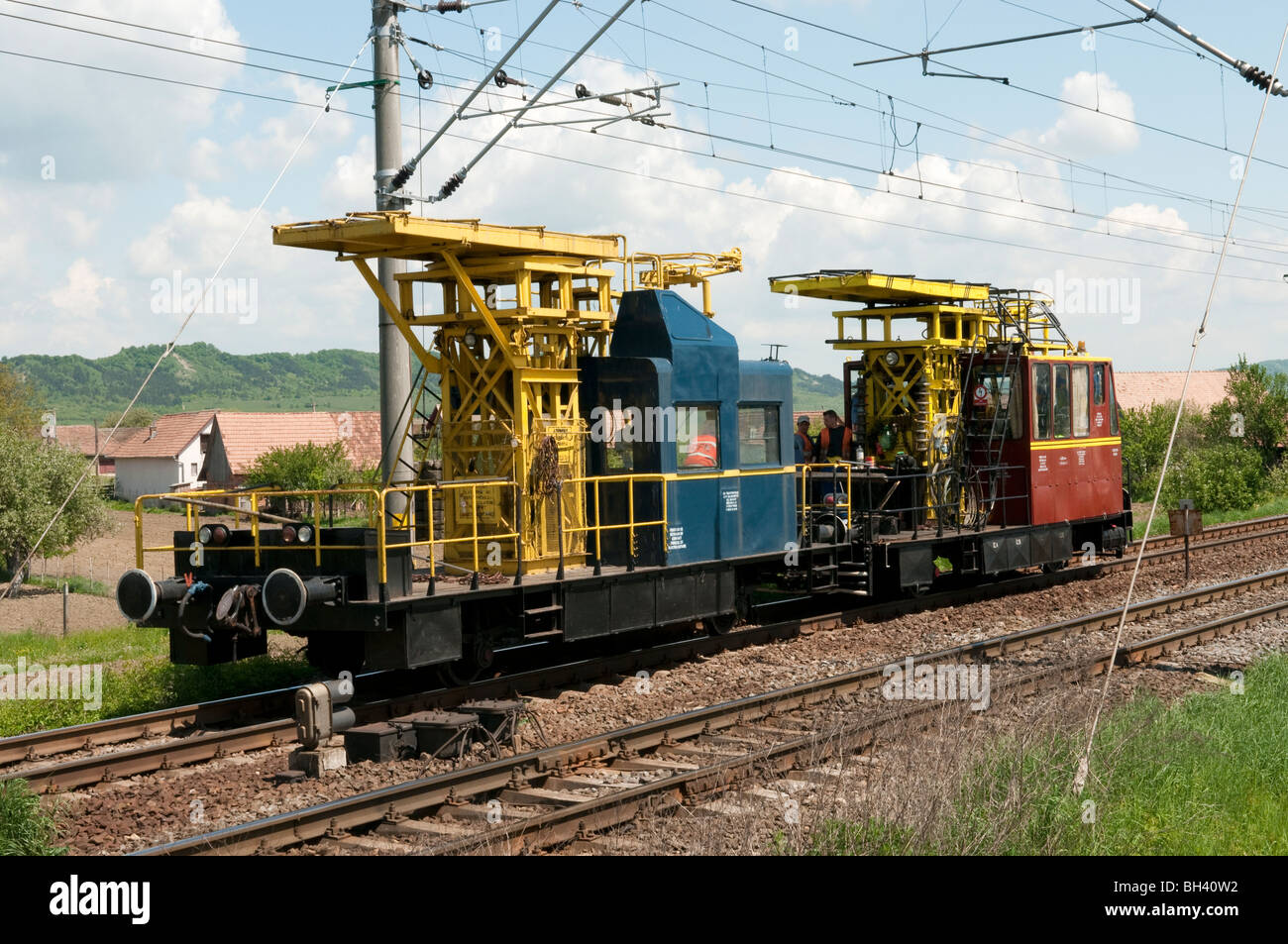 Oberkabel Reparatur Schienenfahrzeug in der Nähe von Sighisoara/Schäßburg-Rumänien-Osteuropa Stockfoto