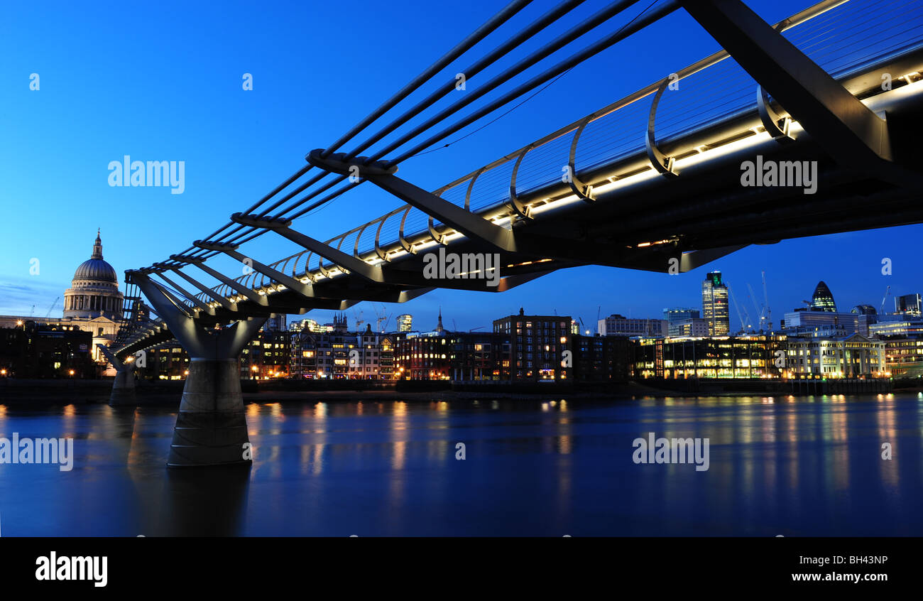 Millenium bridge Stockfoto