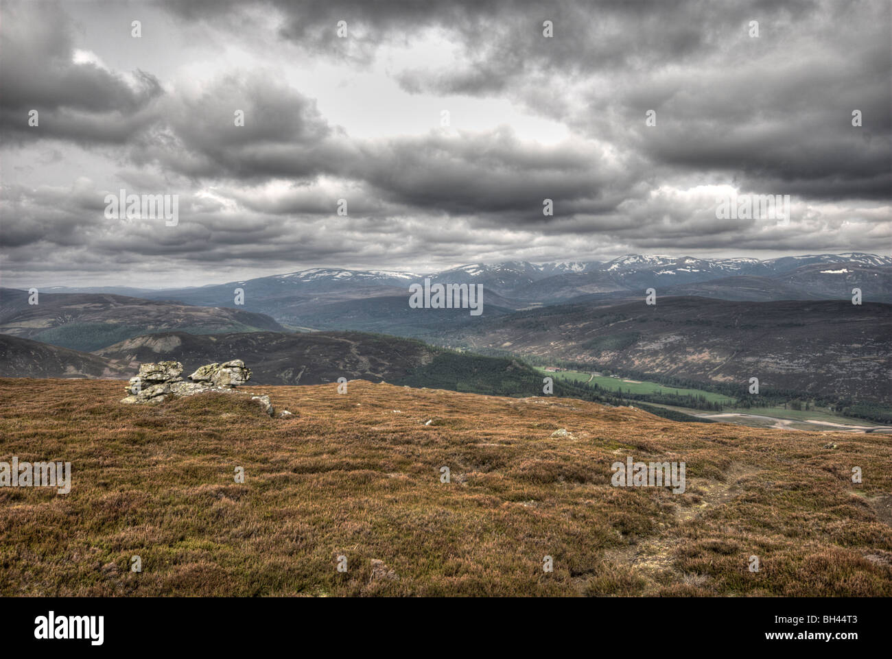 Blick vom Highland Munros verschneiten Hügeln Morrone Stockfoto