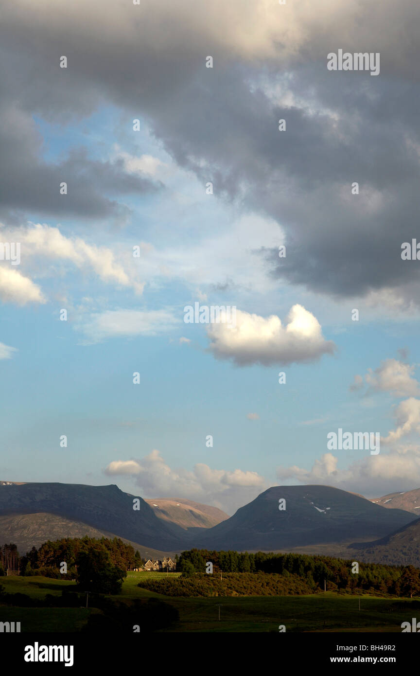 Cairngorm und Lairig Ghru von Street von Kincardine. Stockfoto