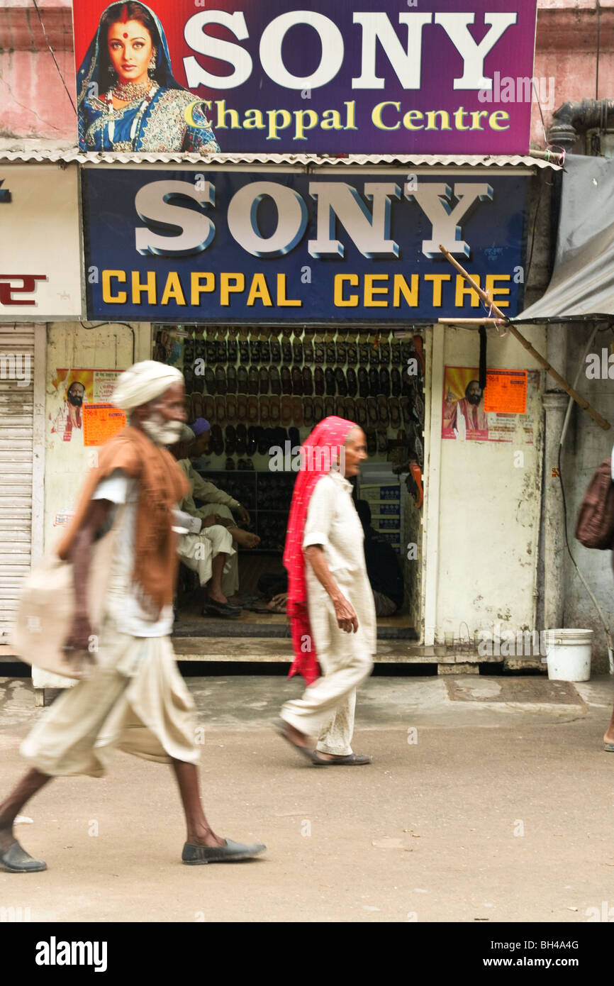 Haridwar Indien Marktstraße Shoe Store Uttarkhand Stockfoto