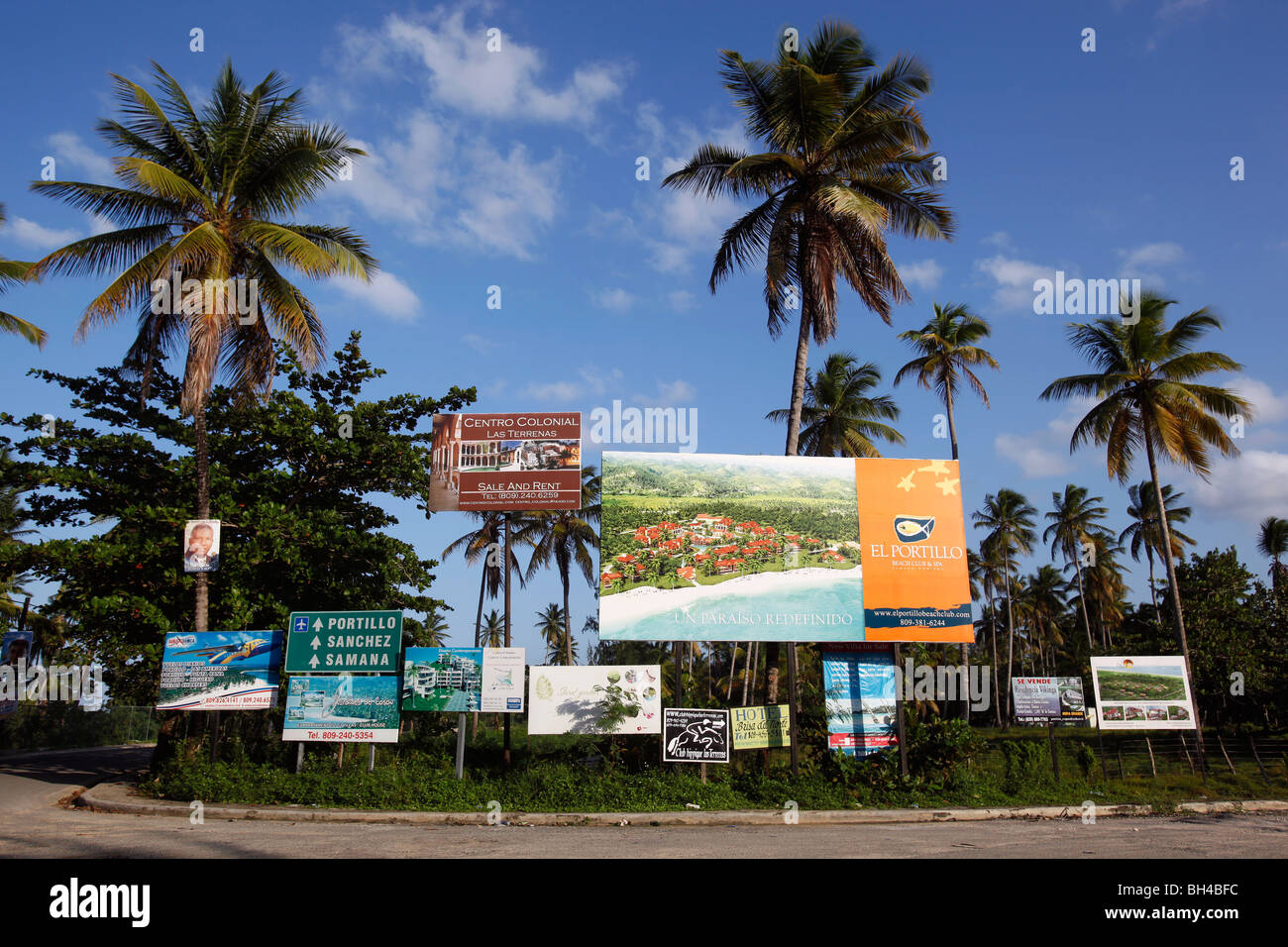 Immobilien und Grundstücke Entwicklung Schilder und Werbung, Las Terrenas, Dominikanische Republik Stockfoto