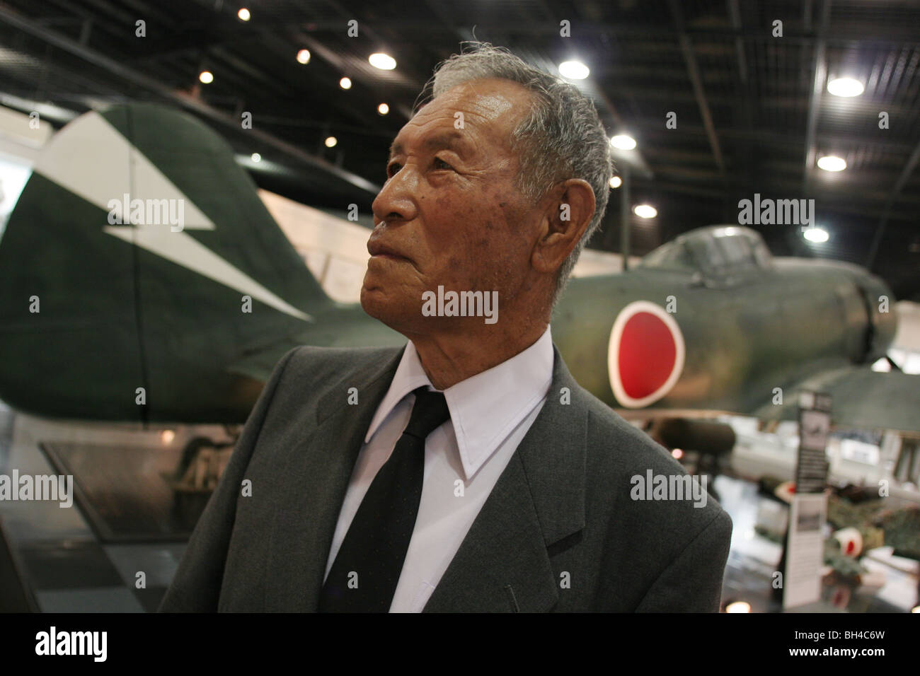 Shigeyoshi Hamazono, 81 Jahre alt, "Kamikaze" Pilot in die japanische spezielle Angriffskraft während des 2. Weltkrieges in Chiran, Japan. Stockfoto