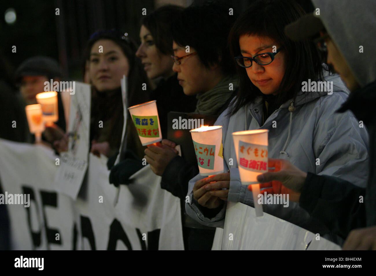 Greenpeace und NGOs halten einen Protest außerhalb der Regierung, "Agency of Natural Resources and Energy" Gebäude in Tokio, Japan. Stockfoto