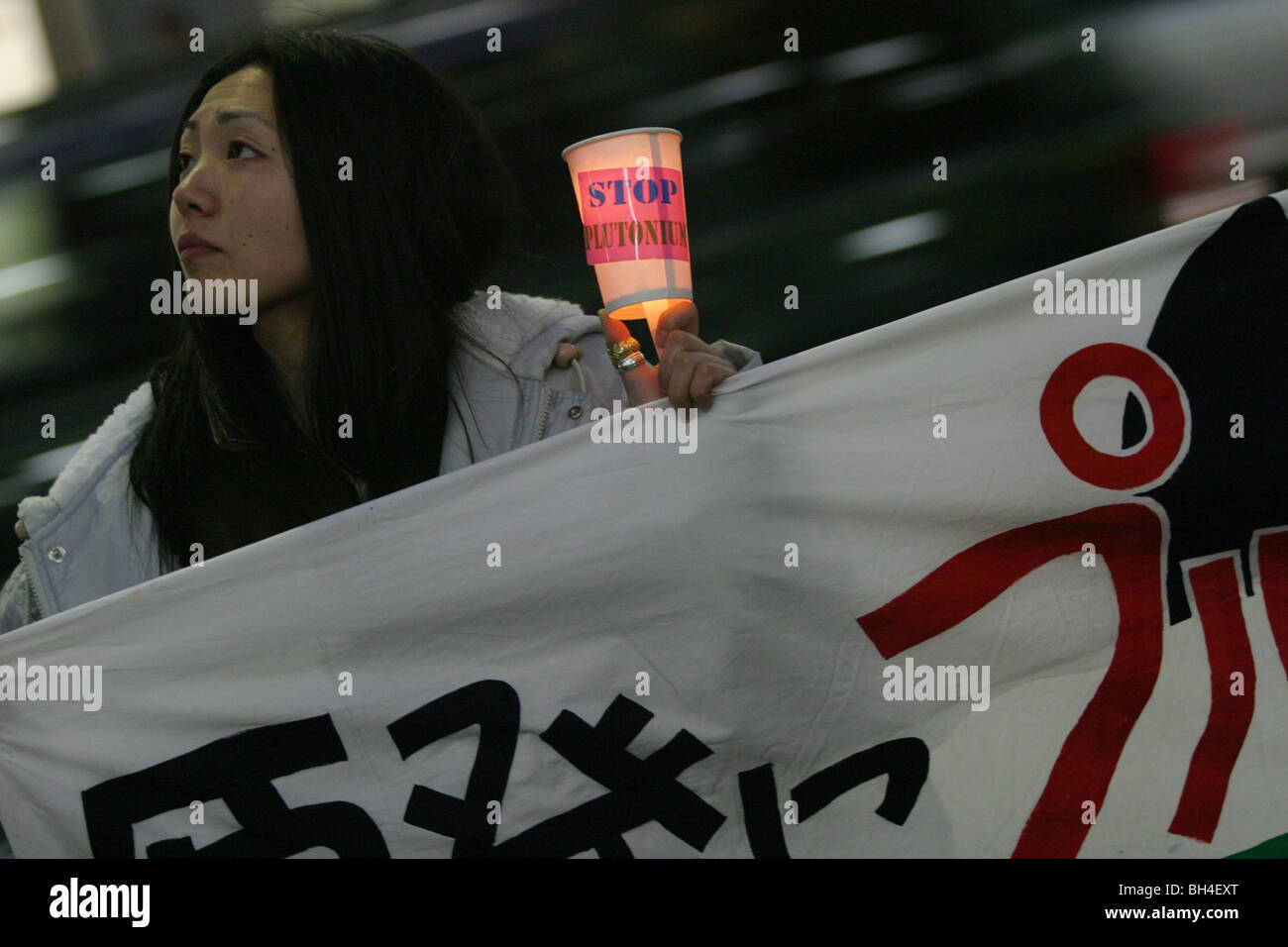 Greenpeace und NGOs halten einen Protest außerhalb der Regierung, "Agency of Natural Resources and Energy" Gebäude in Tokio, Japan. Stockfoto