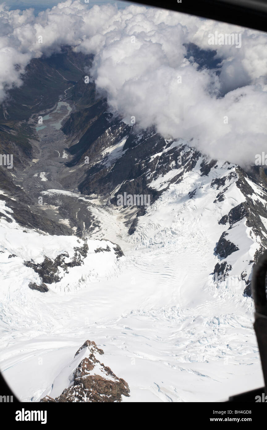 Blick auf die Gletscher des Mount Cook und Tasmin aus einer Helipcopter im Sommer. Stockfoto