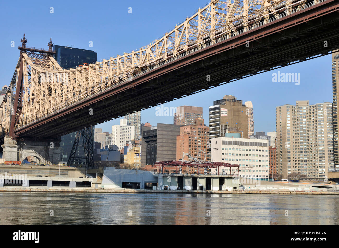 Queensboro Bridge (59th Street Bridge) von Roosevelt Island, New York City, NY, USA Stockfoto