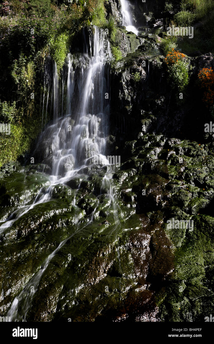 Wasserfall am Strand von St Cyrus. Stockfoto