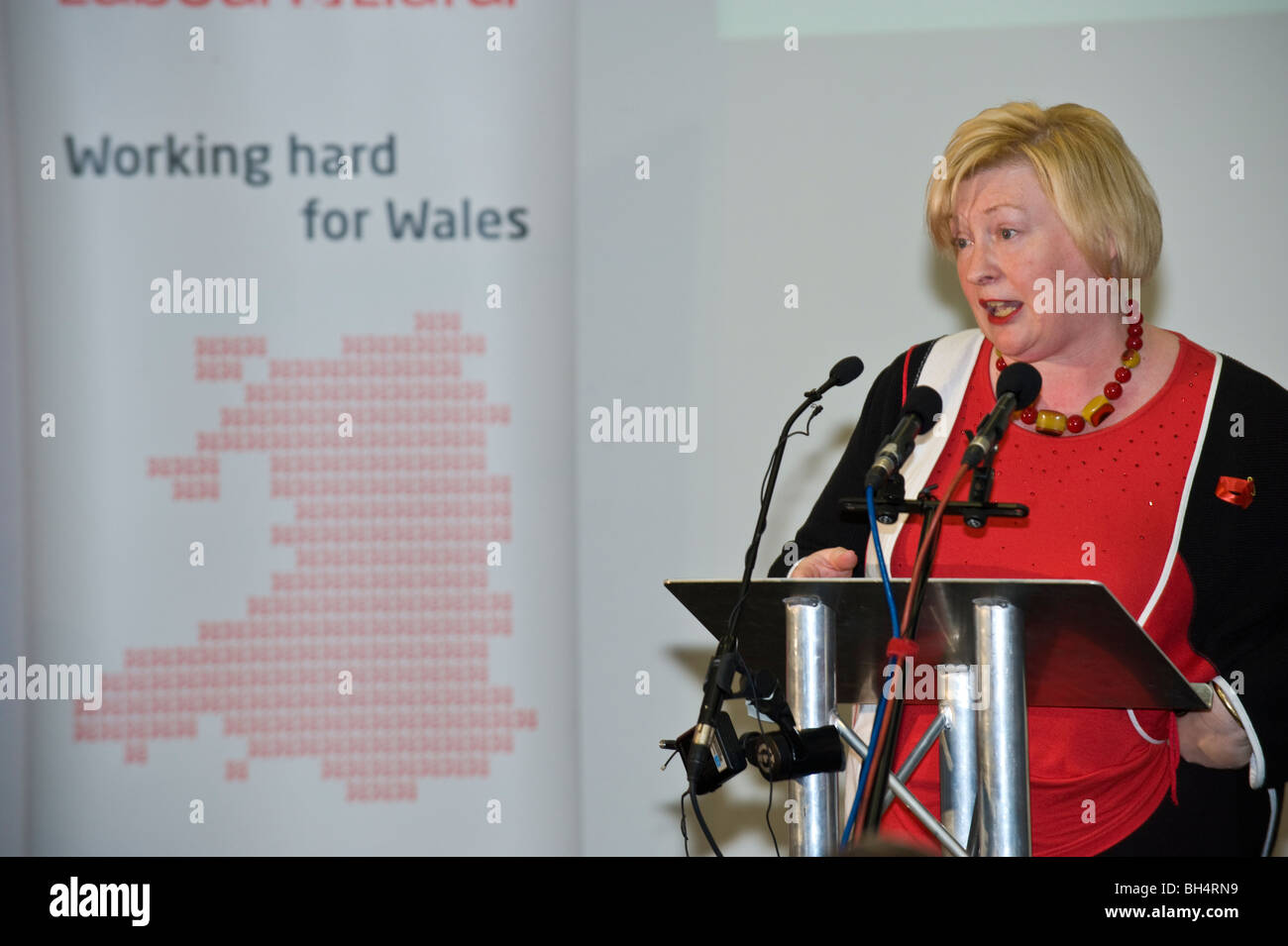 Edwina Hart spreche zu einem Welsh Labour Party-Event in Cardiff South Wales UK Stockfoto