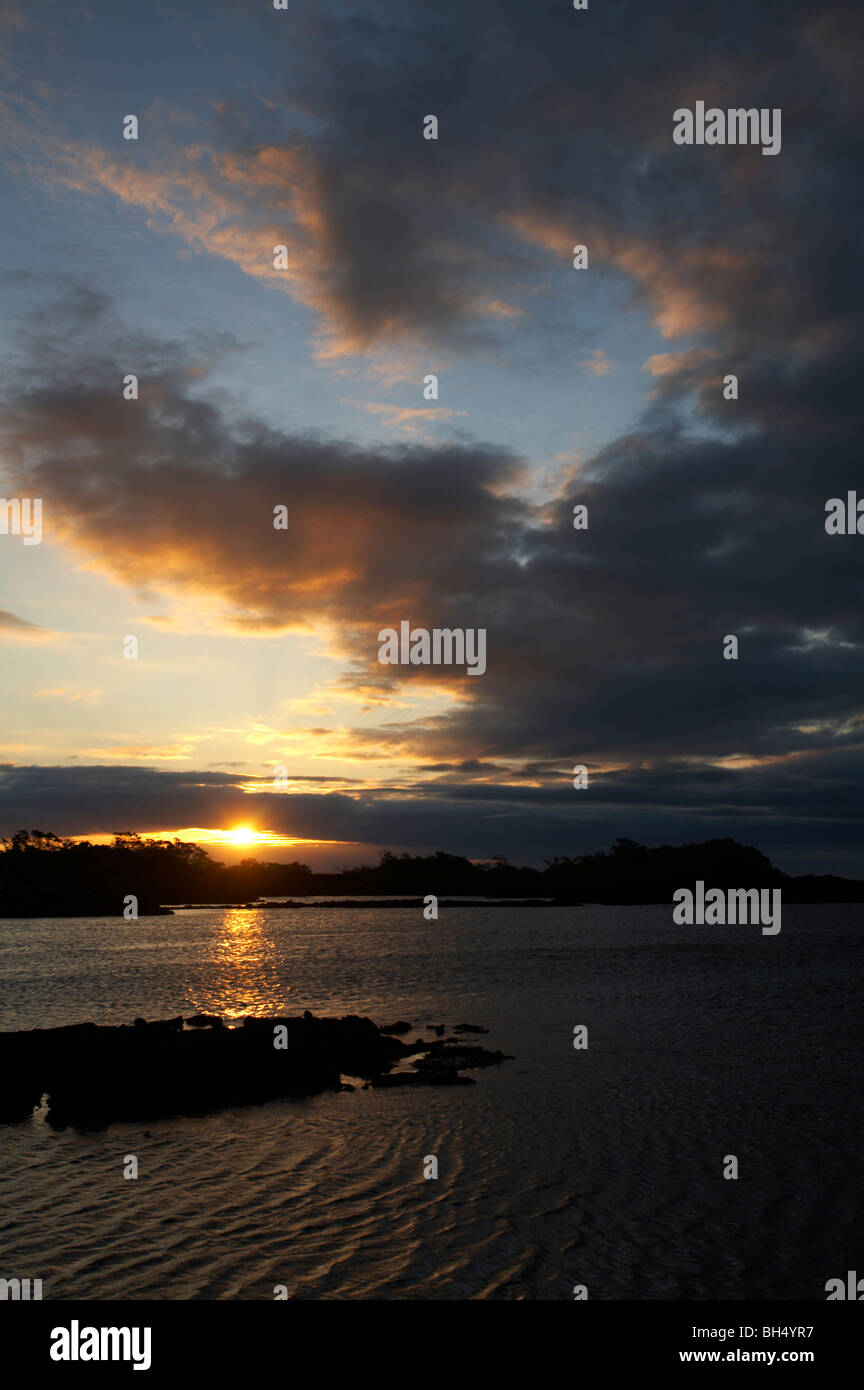 Sonnenuntergang in Elizabeth Bay, Insel Isabela. Stockfoto