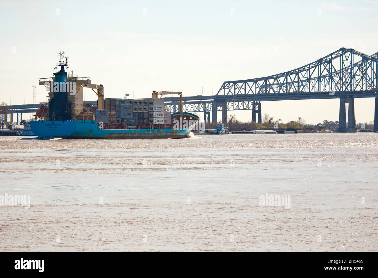 Versand, Crescent City Connection früher größere New Orleans Brücke, Mississippi River, New Orleans, LA Stockfoto