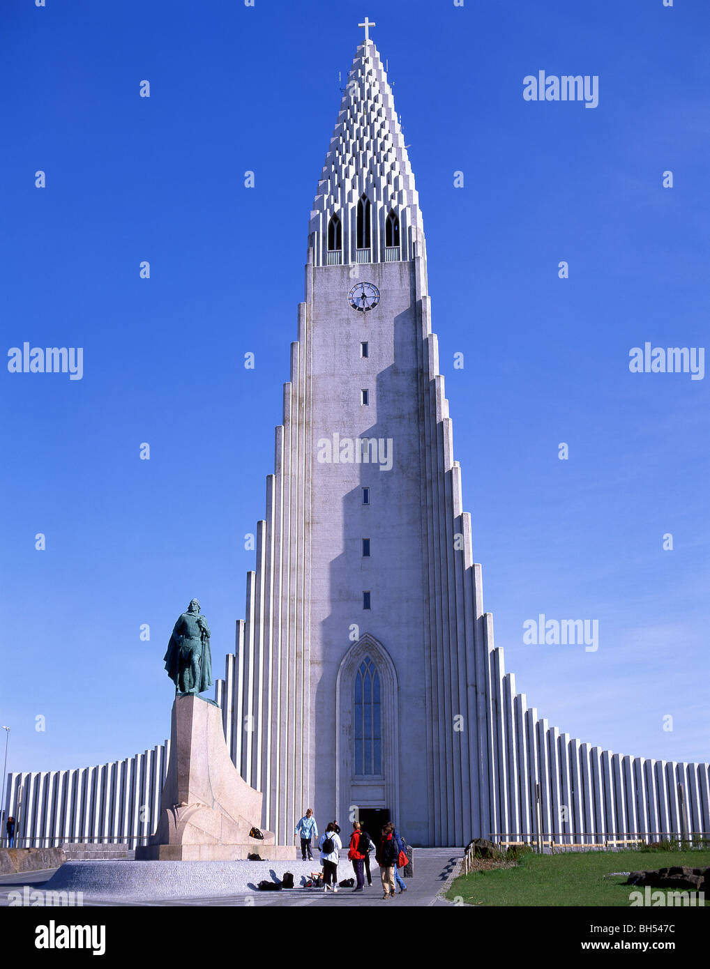Hallgrímskirkja und Leif Ericson Statue, Reykjavik, Reykjavik Großraum, Republik Island Stockfoto