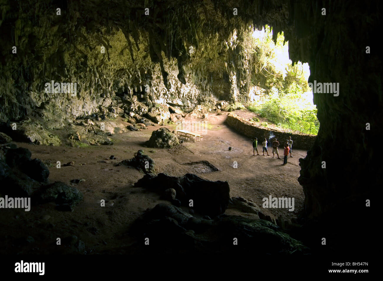 Liang Bua, der Höhle, wo Homo Floresiensis ("Hobbit") entdeckt, in der Nähe von Ruteng, Flores, Indonesien wurde. Kein Herr Stockfoto