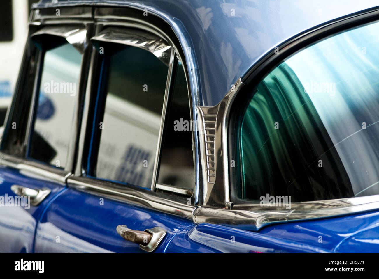 Nahaufnahme von einem amerikanischen motor Oldtimer in Havanna, Kuba Stockfoto