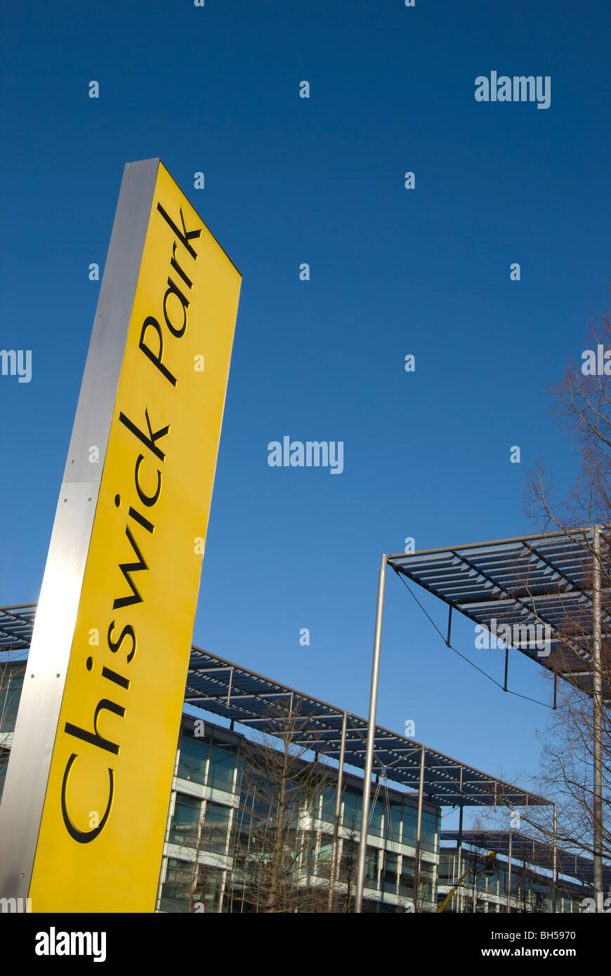 Eingang zur Chiswick park, einen Bürokomplex in Chiswick, West London, England, aufscheuert durch die Richard Rogers Partnership Stockfoto