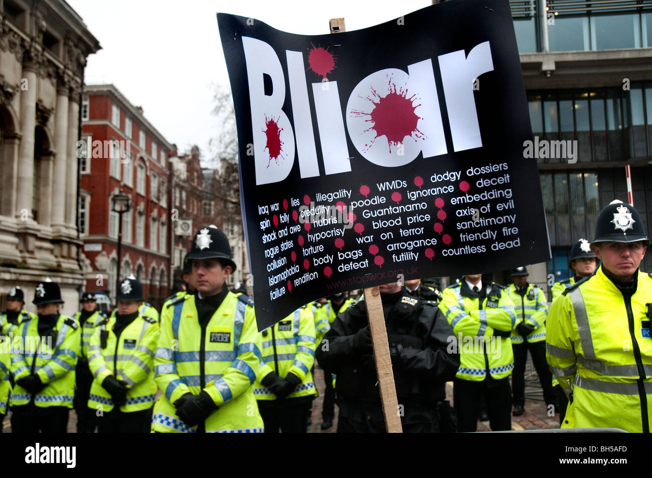 Hunderte versammelten Chilcot Anfrage an Tony Blairs Verhaftung wegen Kriegsverbrechen im Irak London 29.01.10 fordern Stockfoto