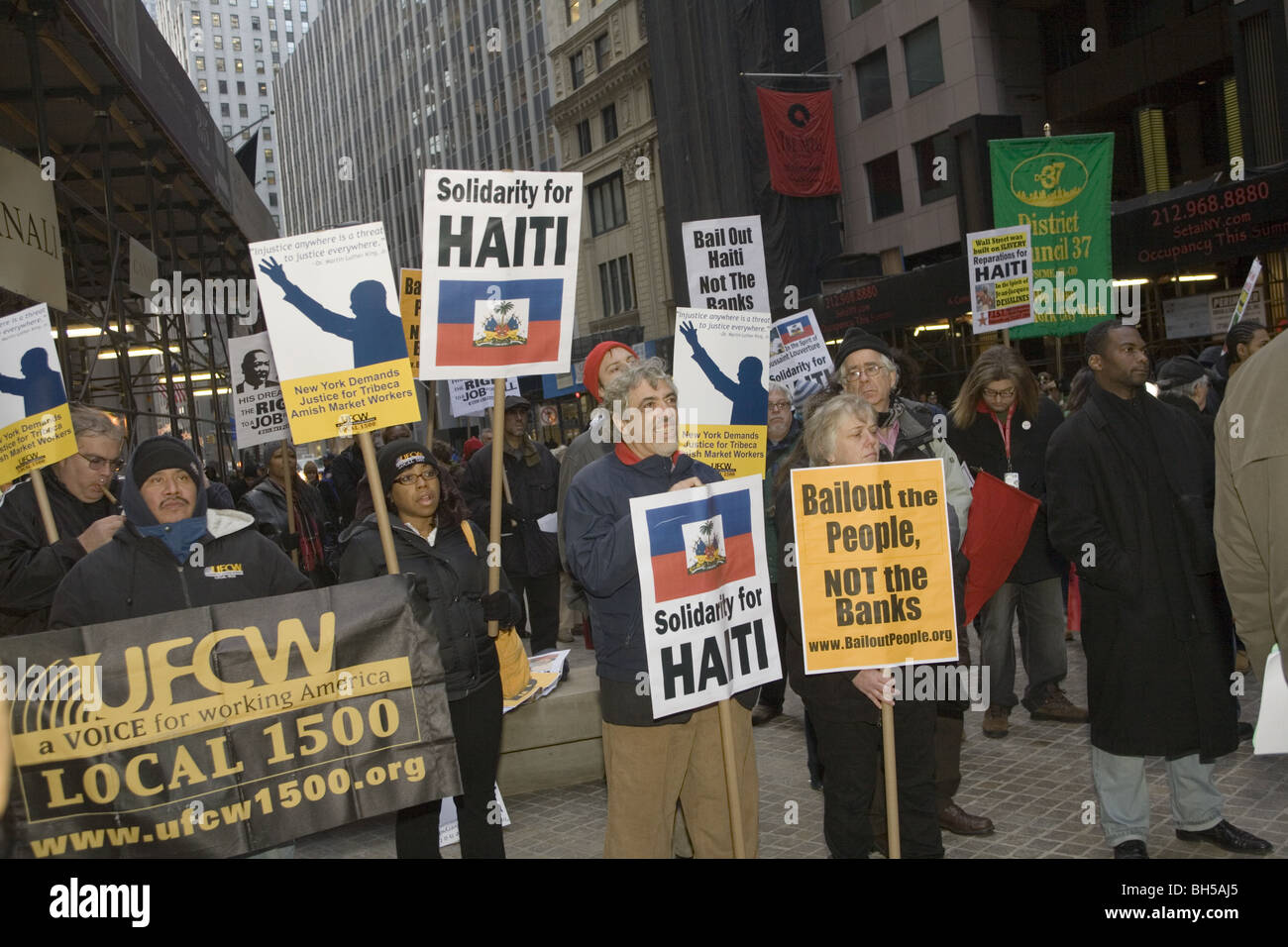 Rally an der Wall Street sagen die US-Regierung zur Rettung von Menschen auf verschiedene Weise nicht die Banken. Stockfoto