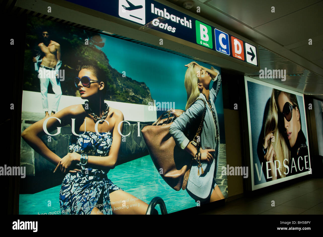 Gucci Mode Mann Frau Junge Edel Flughafen Rom Stockfoto